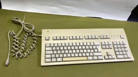 لوحة مفاتيح عائلة ماكينتوش II الممتدة من أبل M3501 مفتاح عربي