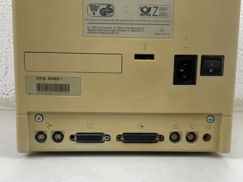Apple Macintosh SE 1/40 M5011 Computer