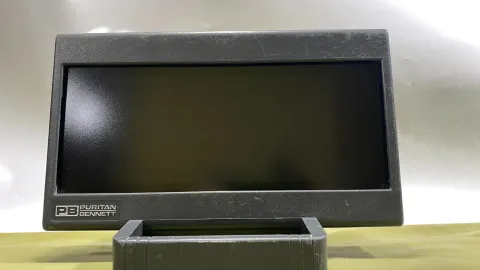 شاشة LCD قديمة من PB Puritan Bennett