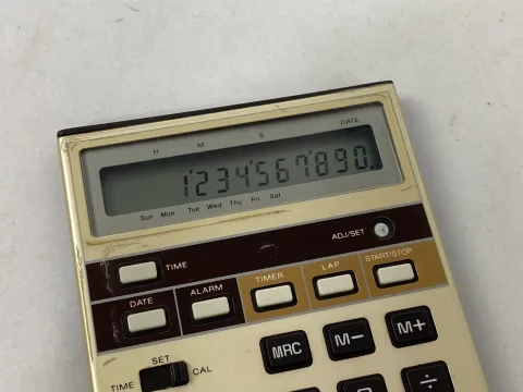 كاسيو AQ-4000 حاسبة إلكترونية وساعة
