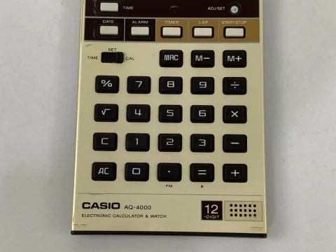 كاسيو AQ-4000 حاسبة إلكترونية وساعة
