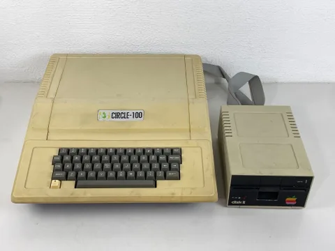 CIRCLE-100 Apple IIe Model 462A Computer