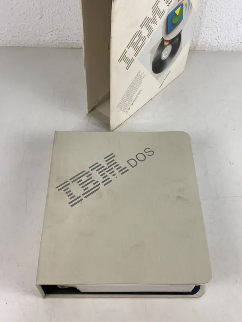 نظام تشغيل IBM DOS نسخة 4.00 على قرص مرن 3.5" بوصة 1988