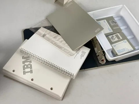 نظام تشغيل IBM DOS نسخة 4.00 على قرص مرن 3.5" بوصة 1988