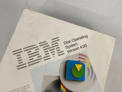 نظام تشغيل IBM DOS نسخة 4.00 على قرص مرن 3.5" بوصة 1988