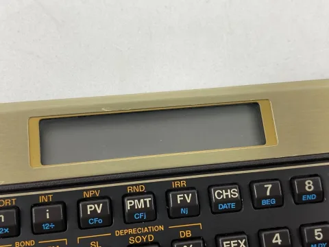 آلة حساب Hewlett Packard HP-12C مع حافظة