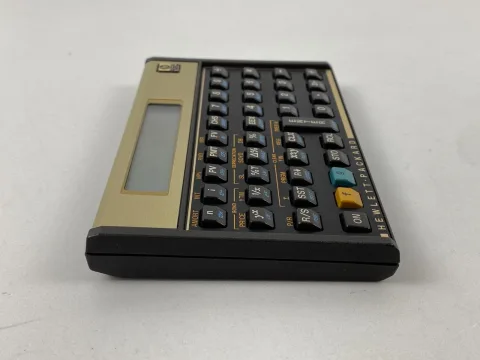 آلة حساب Hewlett Packard HP-12C مع حافظة
