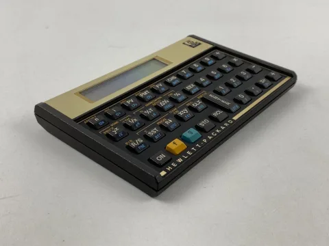 آلة حساب Hewlett Packard HP-12C مع حافظة