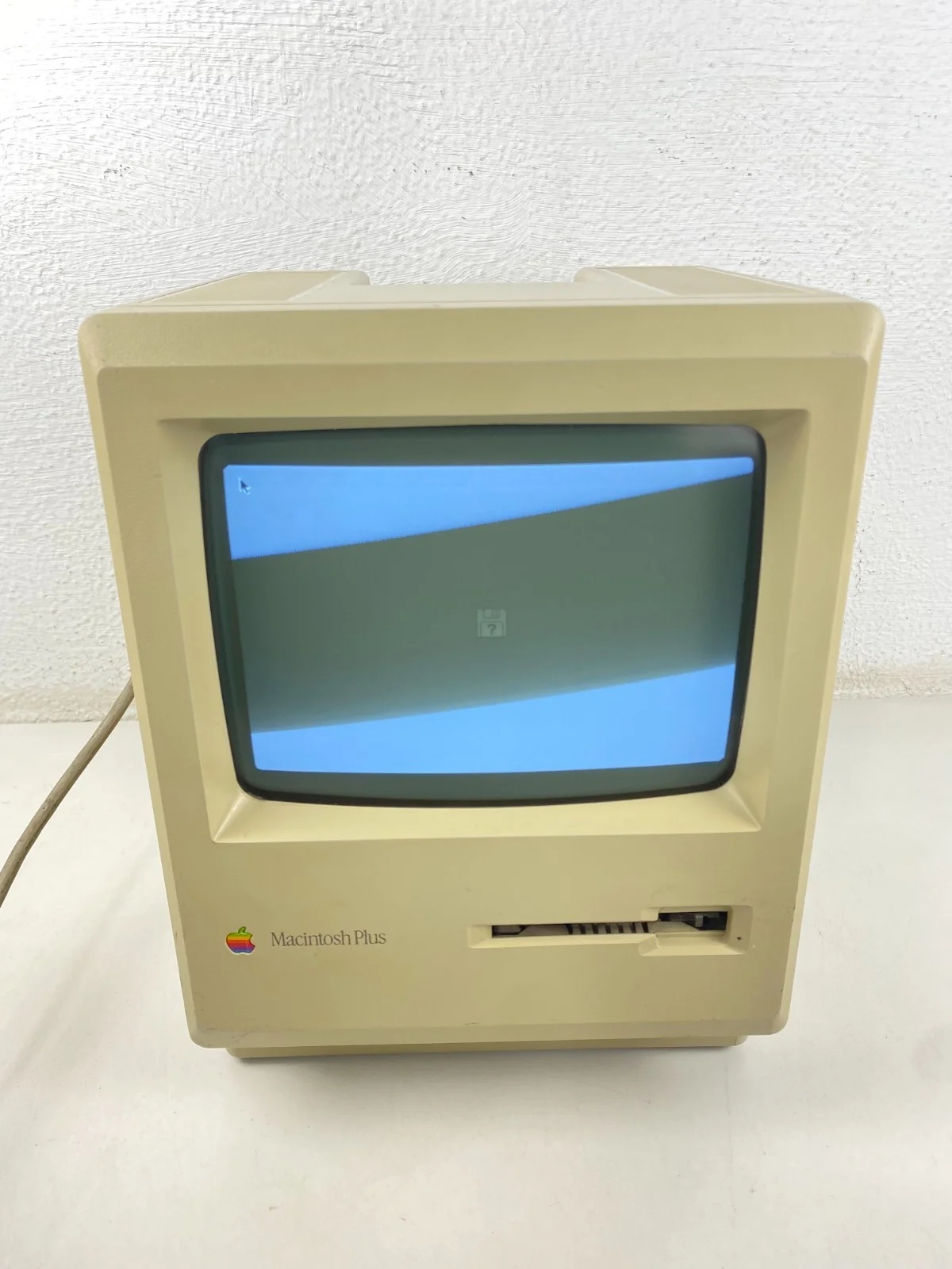 Apple Macintosh Plus M0001AP Computer