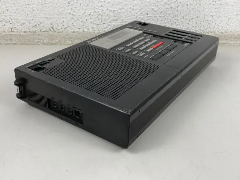 Sony ICF-2001 FM/AM/SSB/CW PLL Synthesized Receiver Radio