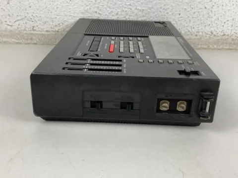 Sony ICF-2001 FM/AM/SSB/CW PLL Synthesized Receiver Radio
