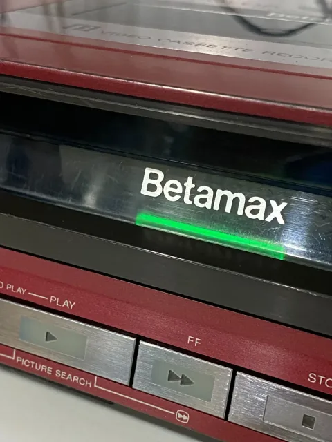 Sony SL-T30ME Red Betamax Video Cassette Recorder / Secam