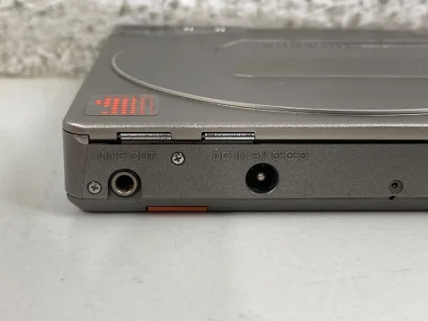 Sony D-250 Discman Portable CD Player Silver