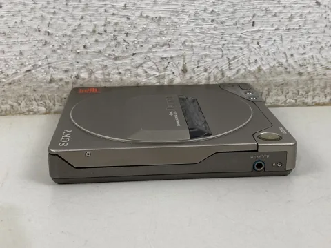 Sony D-250 Discman Portable CD Player Silver