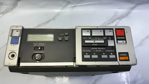 سوني SL-F1UP جهاز VCR محمول بيتاماكس