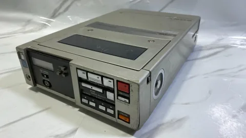 سوني SL-F1UP جهاز VCR محمول بيتاماكس