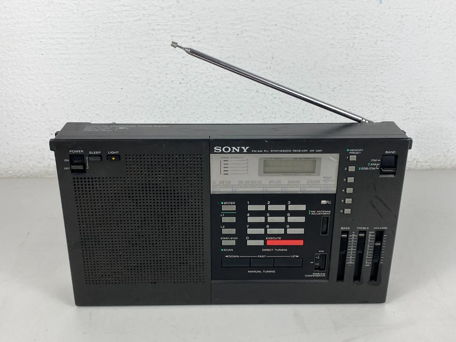 Sony ICF-2001 FM/AM/SSB/CW PLL Synthesized Receiver Radio