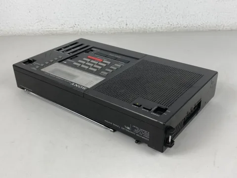 Sony ICF-2001 FM/AM/SSB/CW PLL Synthesized Receiver Radio