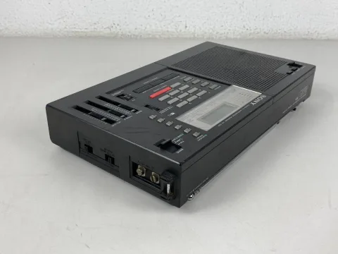 Sony ICF-2001 FM/AM/SSB/CW PLL Synthesized Receiver Radio