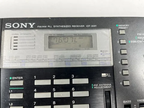 Sony ICF-2001 FM/AM/SSB/CW PLL Synthesized Receiver Radio