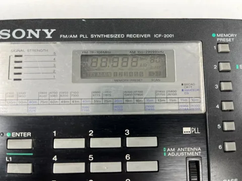 Sony ICF-2001 FM/AM/SSB/CW PLL Synthesized Receiver Radio