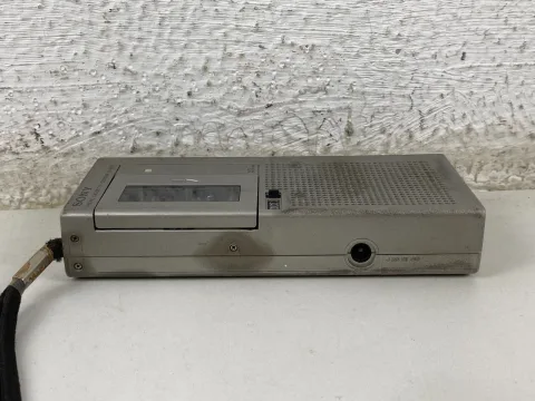 مسجل ميكروكاسيت محمول من سوني M-203 مع حافظة
