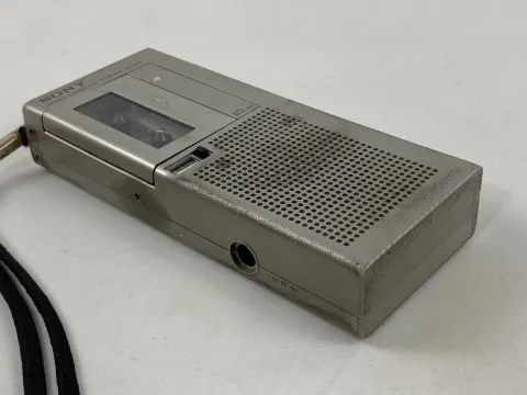 مسجل ميكروكاسيت محمول من سوني M-203 مع حافظة