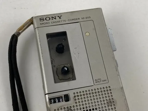 مسجل ميكروكاسيت محمول من سوني M-203 مع حافظة