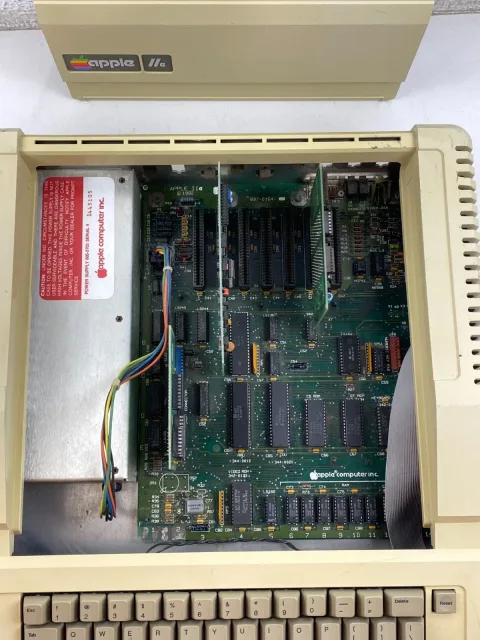 Apple IIe A2S2064 Personal Computer