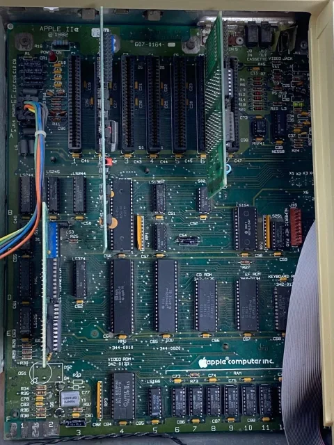 Apple IIe A2S2064 Personal Computer