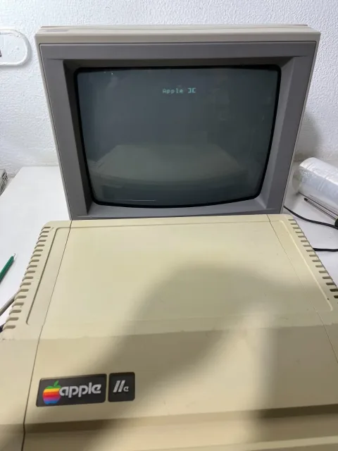 Apple IIe A2S2064 Personal Computer