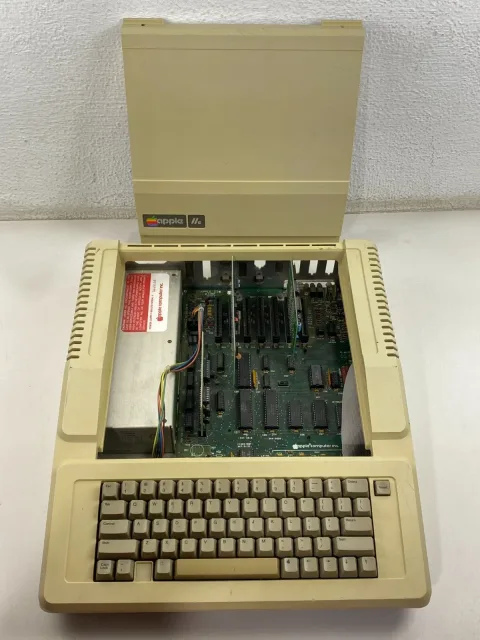 Apple IIe A2S2064 Personal Computer