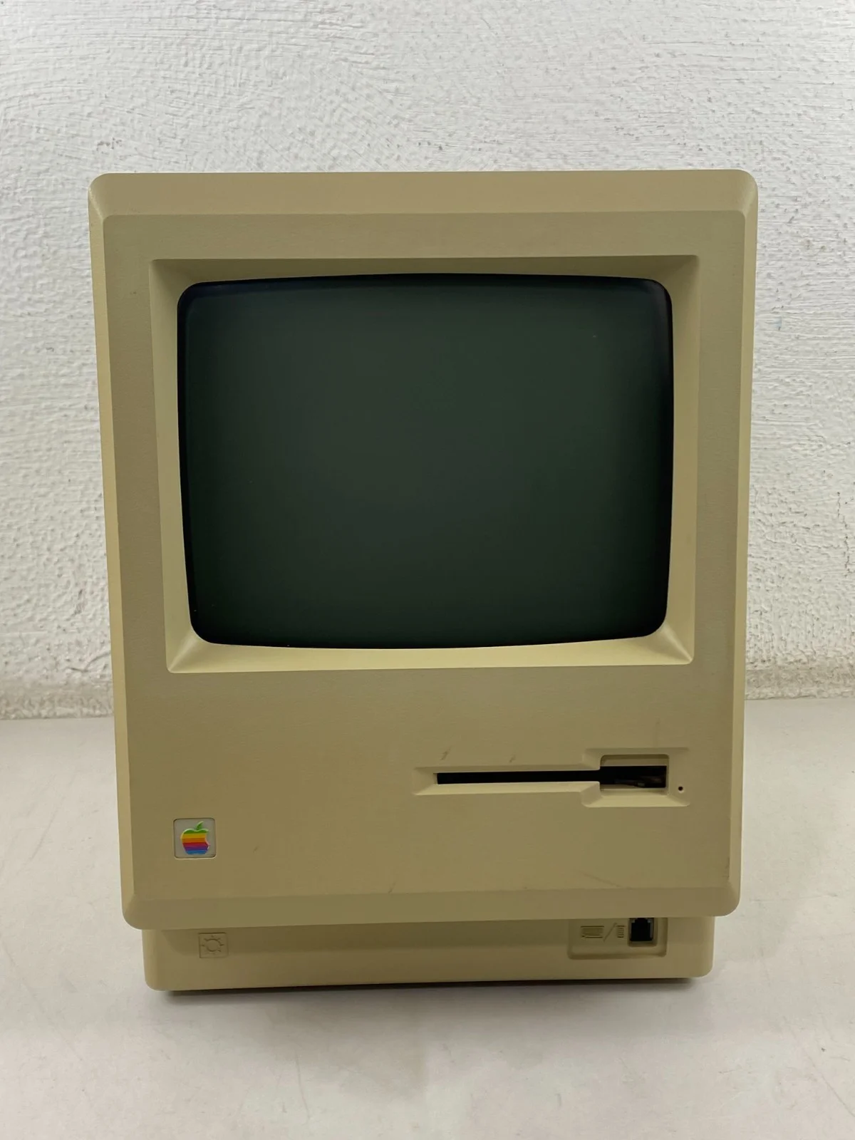Apple Macintosh Plus 1MB M0001AP Computer