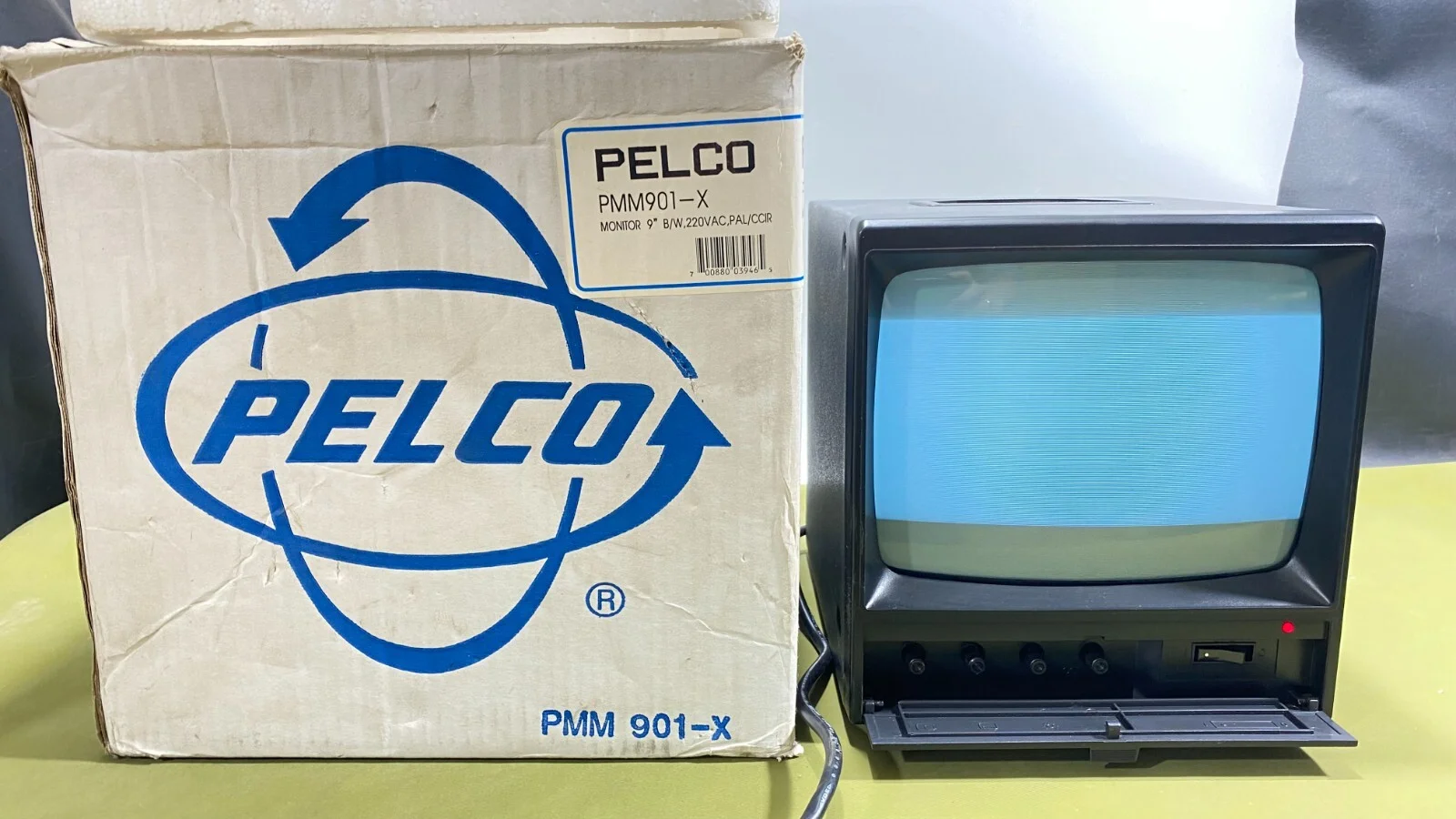 Pelco Monitor 9 PMM901-X Video Display Monitor
