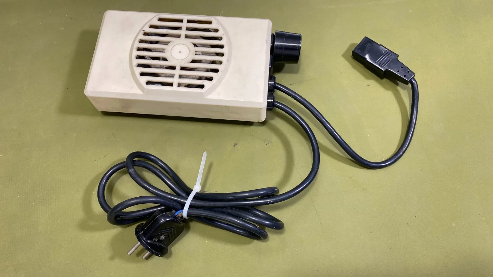 مروحة تبريد خارجية لجهاز Apple IIe / II Plus الشخصي