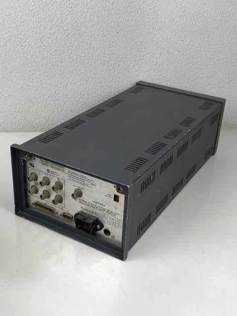 مونيتور شكل موجة/متجه Tektronix 1751