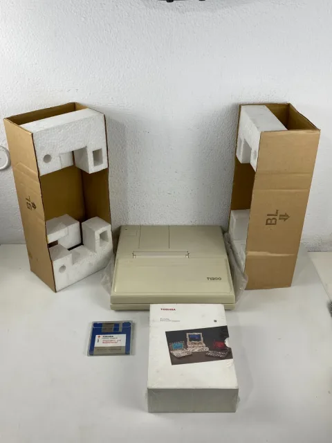 Toshiba T1200 System Unit Model PA7044 Laptop Portable Personal Computer