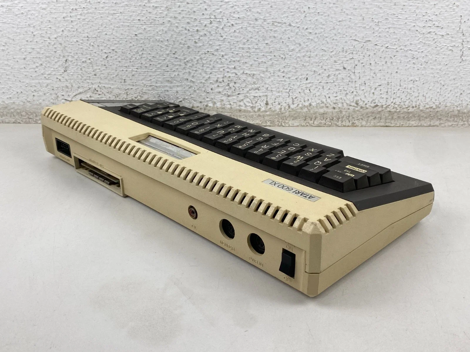 ATARI 600XL Computer