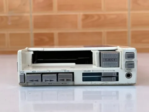 Sanyo M6060 Portable Walkman Cassette Tape Player 1981