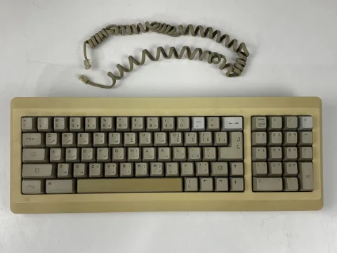 لوحة مفاتيح Apple M0110A بمفتاح عربي وكابل