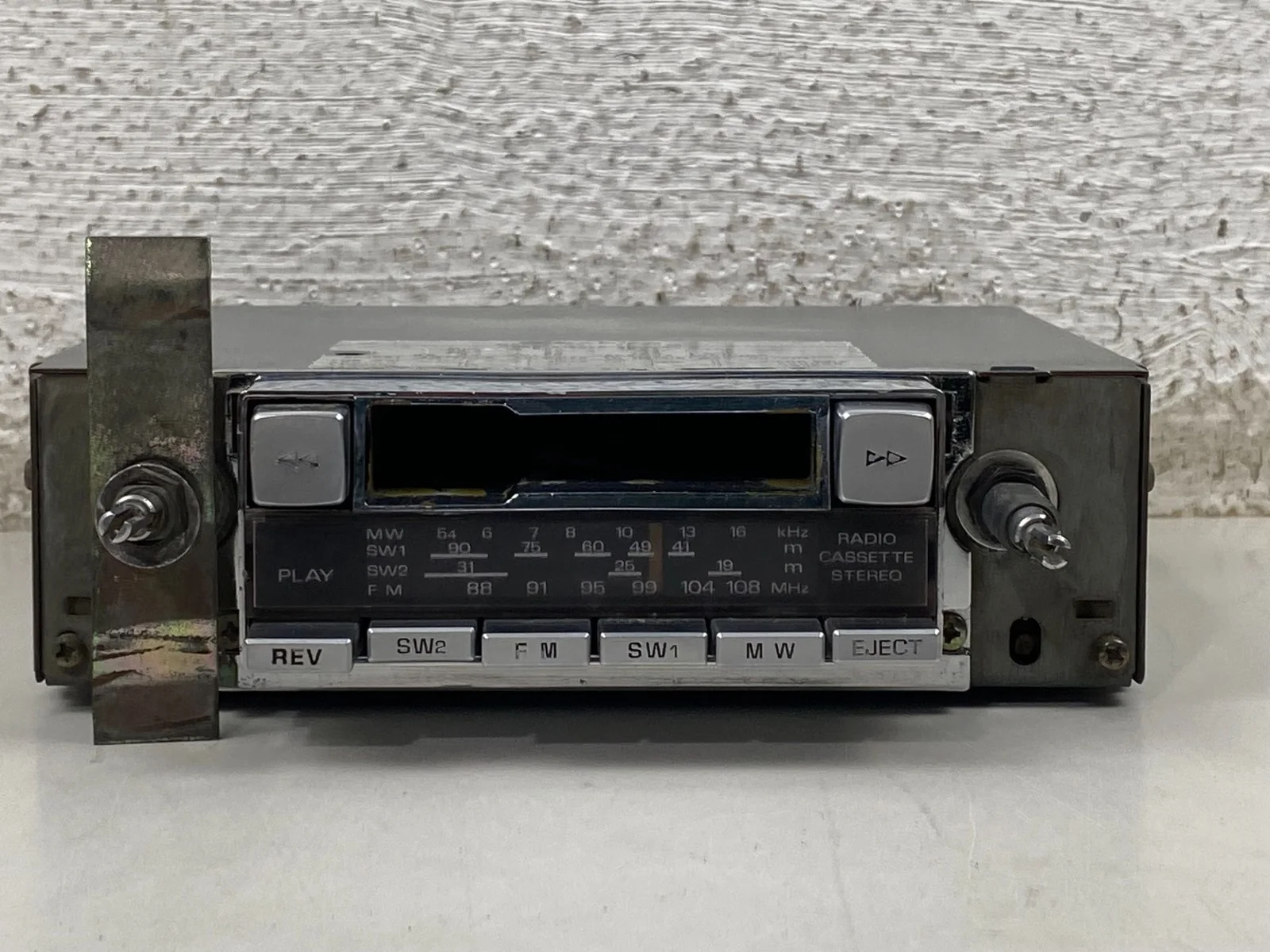 Sanyo FT-6072 Stereo Car Radio Cassette