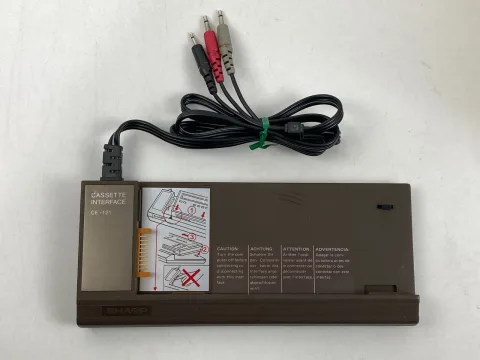 واجهة كاسيت Sharp CE-121 لآلة حاسبة قابلة للبرمجة PC-1211