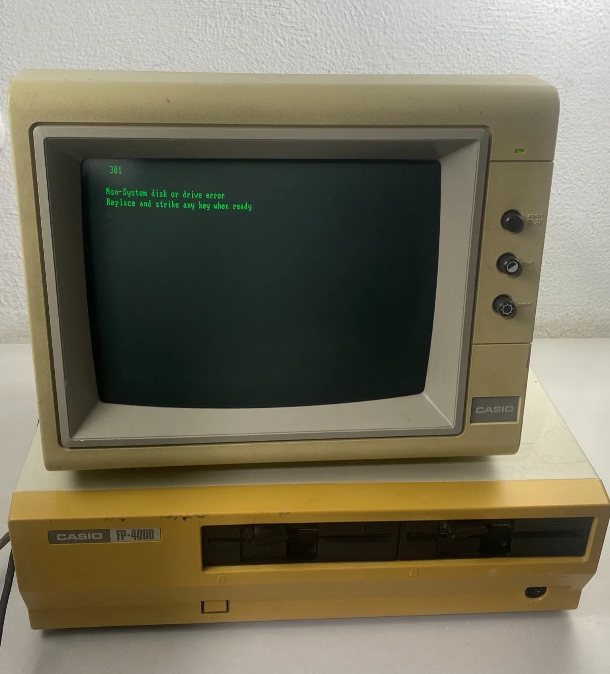 Casio FP-4000 Personal Computer with Casio FP-4001 Monitor CRT