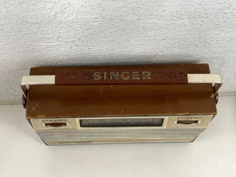 Singer 9 Nine Transistor 910 Radio