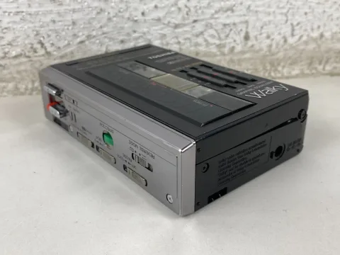 Toshiba KT-V850 Walky Walkman AM/FM Radio Cassette Recorder
