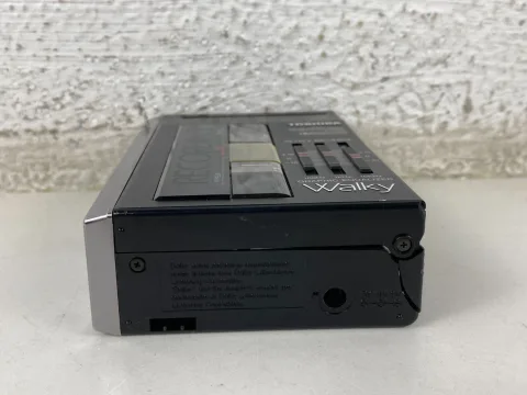 Toshiba KT-V850 Walky Walkman AM/FM Radio Cassette Recorder