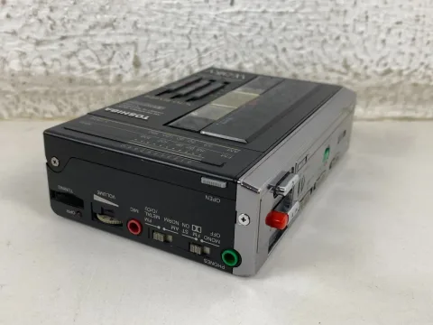 Toshiba KT-V850 Walky Walkman AM/FM Radio Cassette Recorder