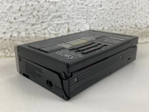 Toshiba KT-V850 Walky Walkman AM/FM Radio Cassette Recorder