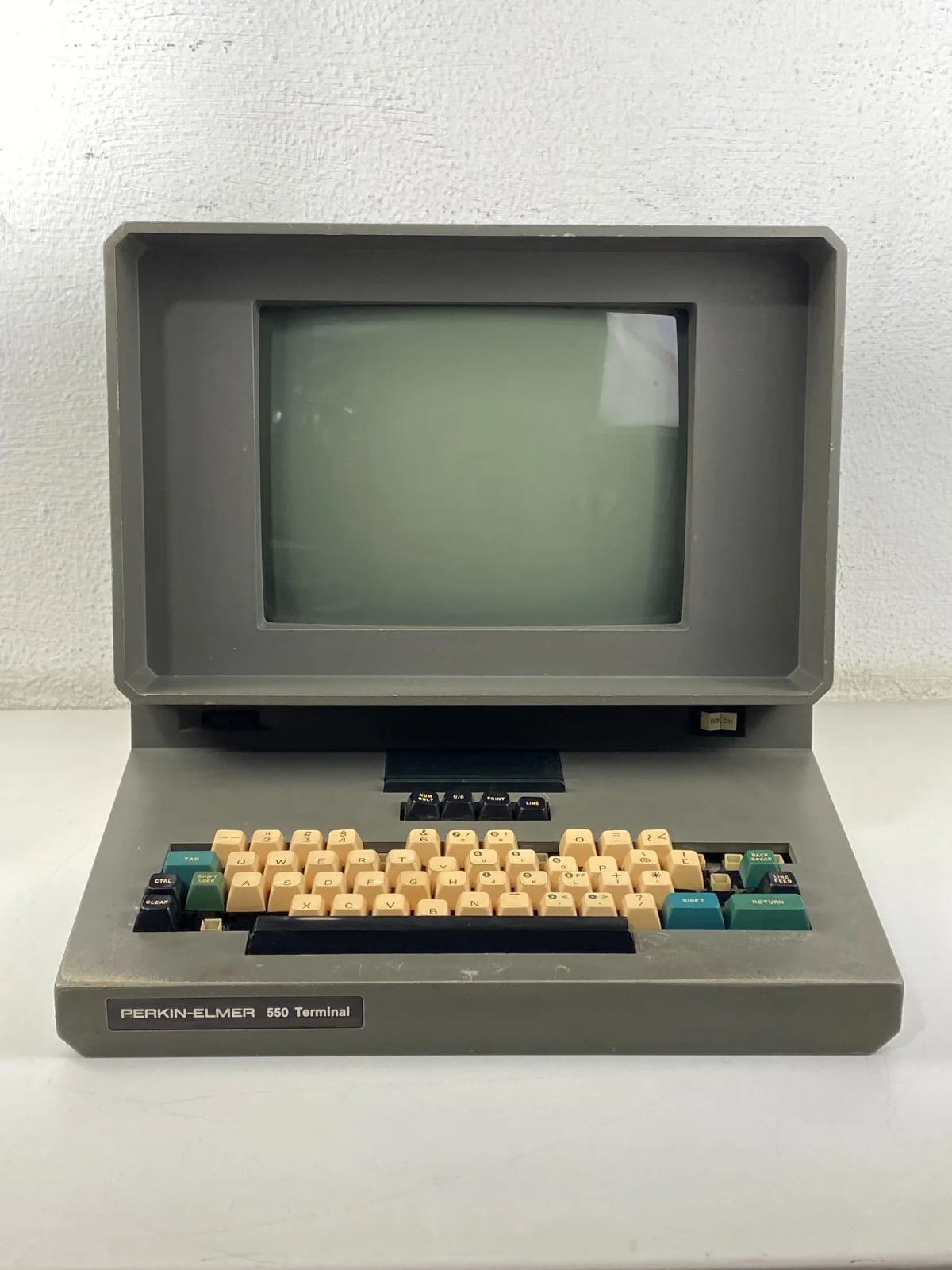 Perkin-Elmer 550 CRT Terminal Computer