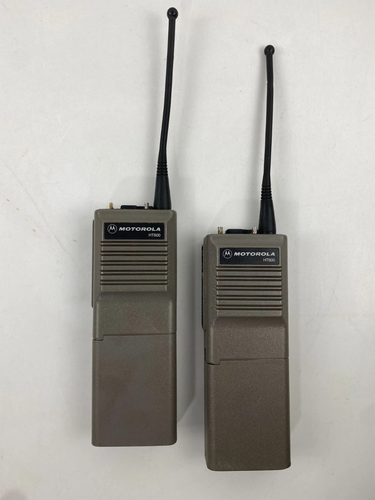 Mortorola Walkie Talkie Two way radio HT600 with battery and antenna